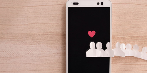 人型に切られた連続する紙